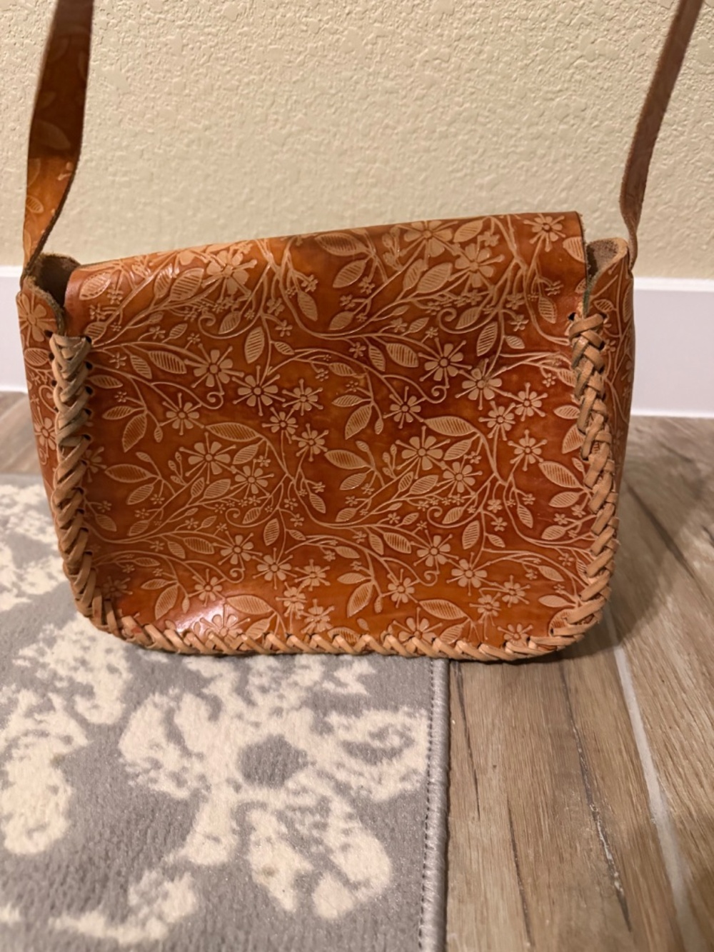 Vintage leather floral purse - Picture 3 of 6